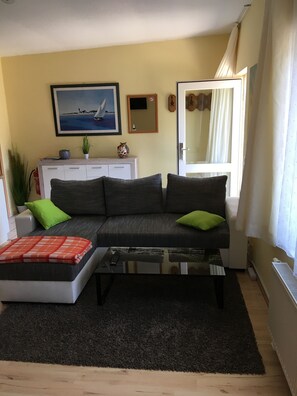 Smart TV, books - Gemütlicher Bungalow in Direkter Küstenwaldlage - 5 min zum Weißen Ostseestrand (Breege)