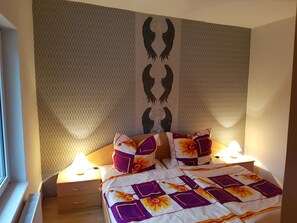 2 makuuhuonetta, vauvan matkasänky