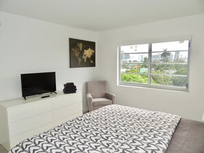 2 soveværelser, skrivebord, strygejern/strygebræt, weekendseng