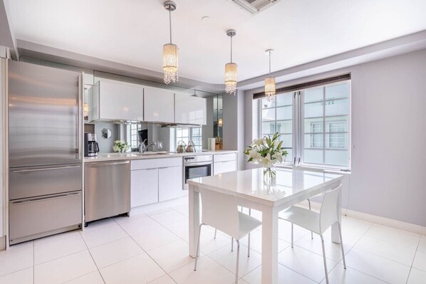 Frigorifero, macchina per tè/caffè, pentole/stoviglie/utensili