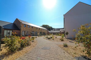 House | Property grounds - Northumberland Luxury Stays - The Shearling (Morpeth)