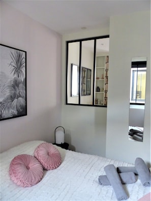 1 bedroom, iron/ironing board, free WiFi, bed sheets - Coeur Rouennais4P-HistoricCenter-PedestrianStreet (Rouen)