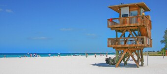 Tranquil Tide Villa -Riverview w/pool on riverwalk, near AMI beach, pet friendly