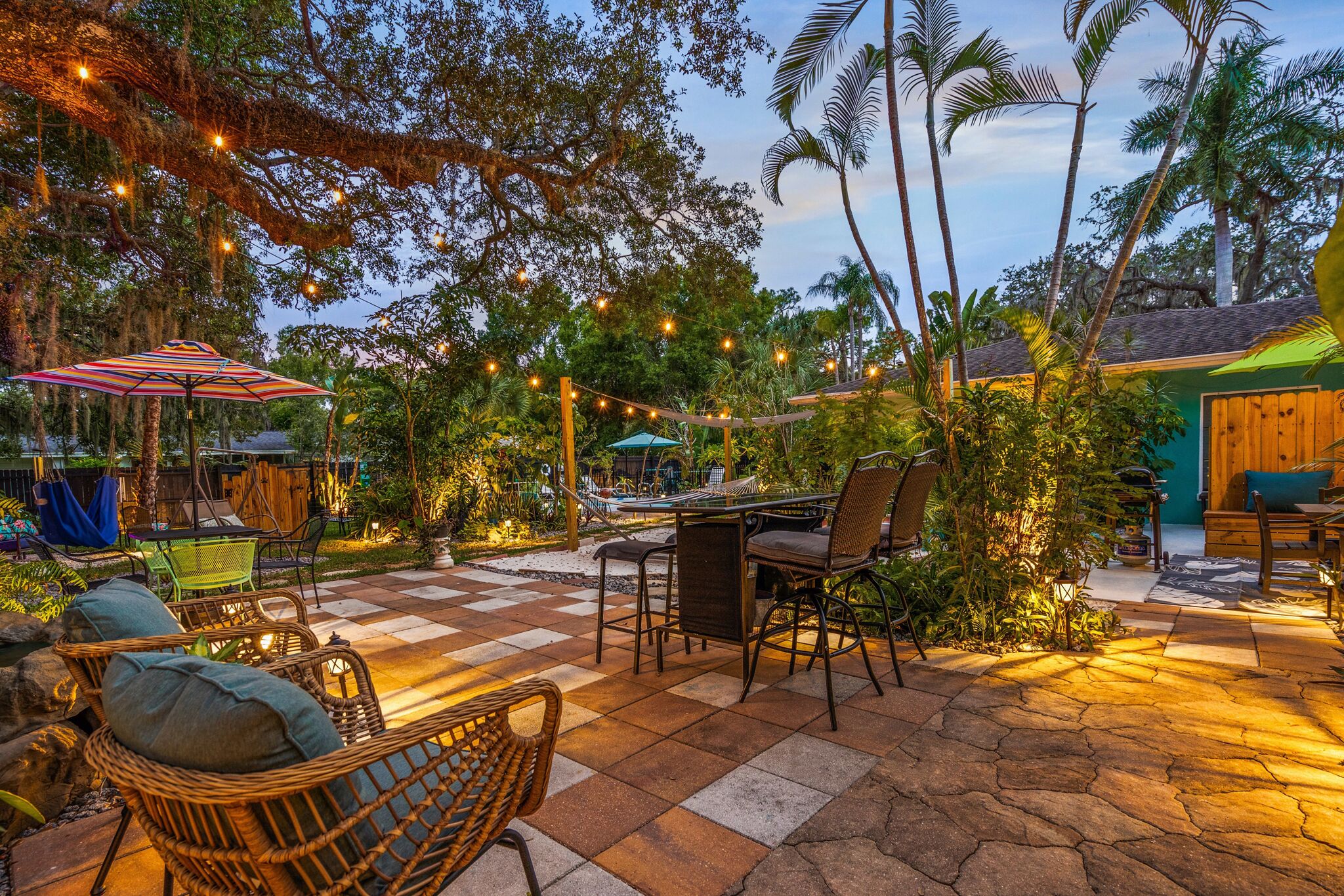 屋外ダイニングエリア