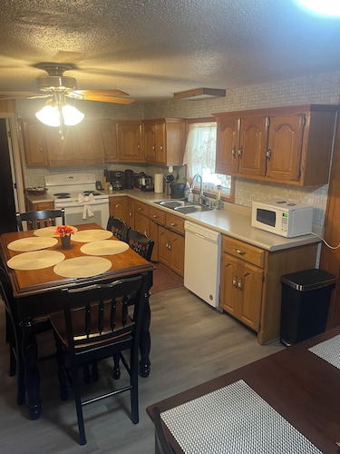 Cozy Home on Historic Route 66 Right Outside of Fort Leonard Wood