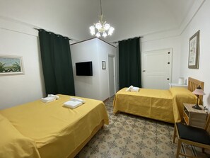 1 chambre, fer et planche à repasser, Wi-Fi gratuit, draps fournis