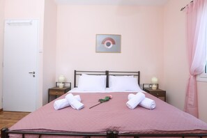 City Apartment | 2 bedrooms, iron/ironing board, free WiFi, bed sheets