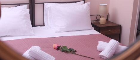 City Apartment | 2 bedrooms, iron/ironing board, free WiFi, bed sheets