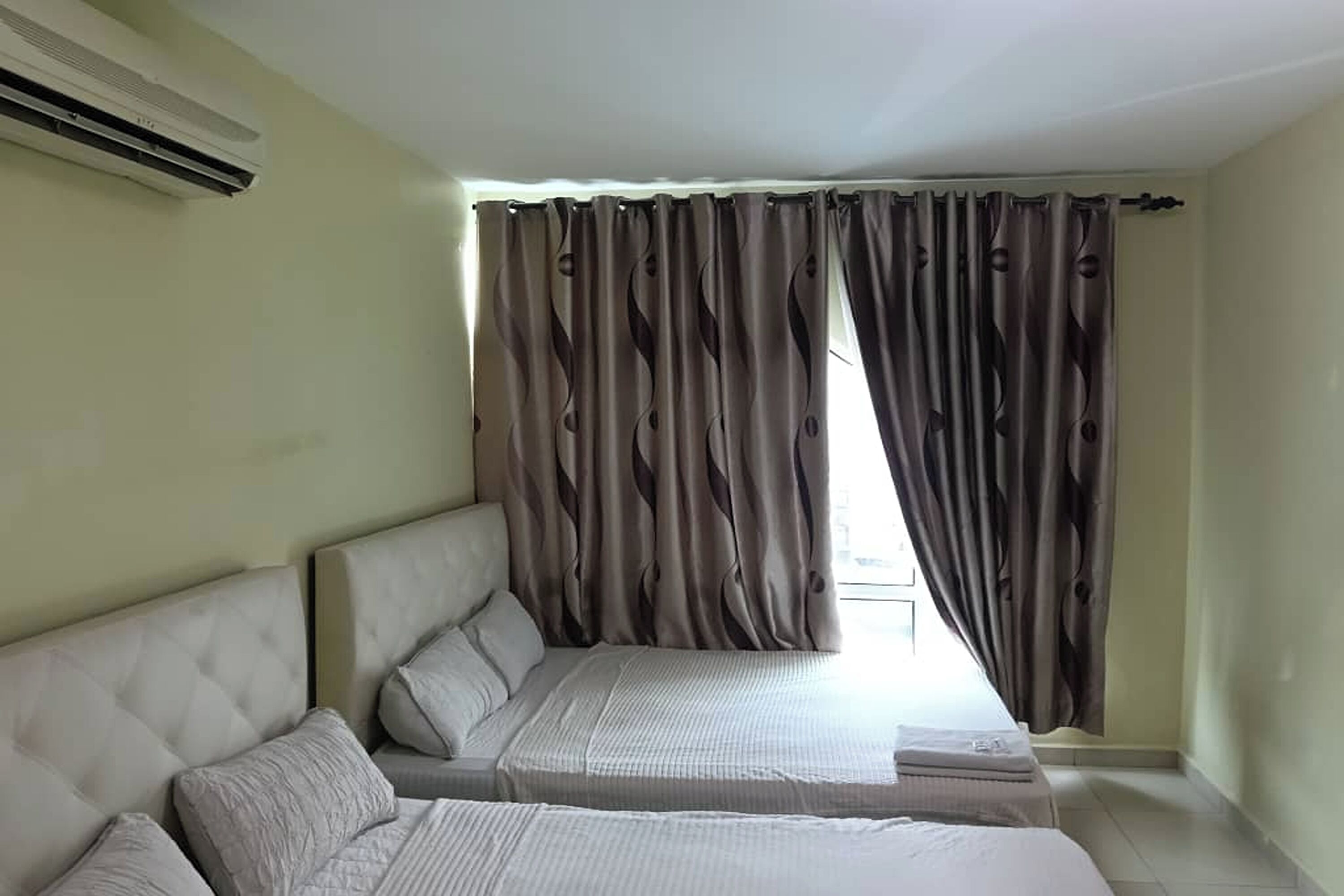 Family Room | Desk, soundproofing, free WiFi, bed sheets