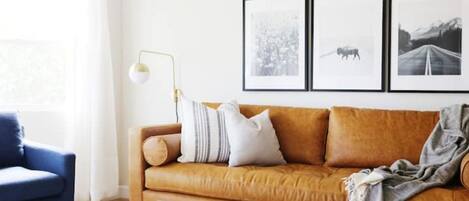 Smart-TV, Bücher, Stereoanlage