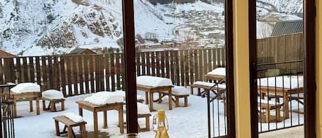 Petit déjeuner, déjeuner et dßner servis sur place, vue sur le jardin