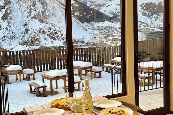 Breakfast, lunch, dinner served; garden views