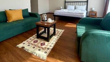 Deluxe-huone | Oleskelualue | LED-televisio