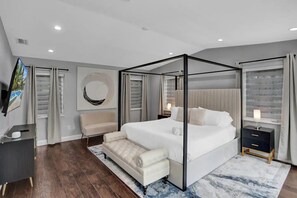 Room - Hollywood Lakes Beachside Oasis: 3BR, Game Room, Heated Pool And Spa (Hollywood)