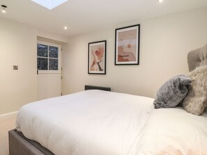 2 bedrooms, individually decorated, individually furnished, free WiFi
