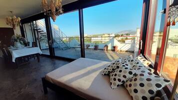 1 slaapkamer, een strijkplank/strijkijzer, wifi, beddengoed