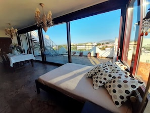 1 habitación, tabla de planchar con plancha, wifi y ropa de cama