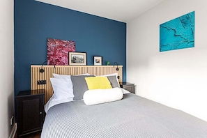 2 Schlafzimmer, Schreibtisch, Bügeleisen/Bügelbrett, Internetzugang