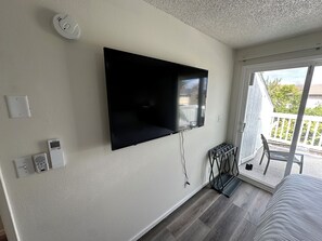 2 makuuhuonetta, silitysrauta/-lauta, vauvan matkasänky, Wi-Fi