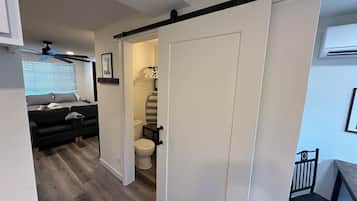 2 bedrooms, iron/ironing board, travel cot, WiFi