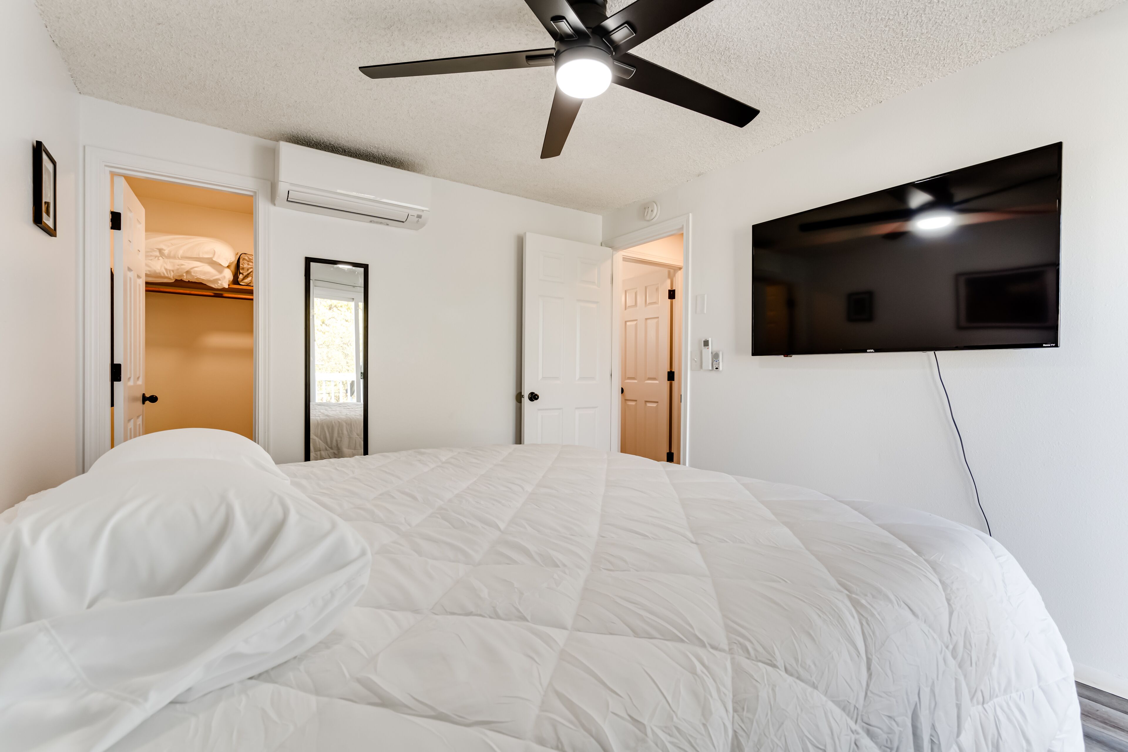 1 bedroom, iron/ironing board, travel crib, WiFi