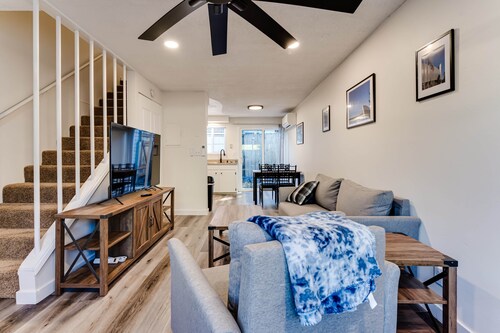 UO-KingBd-AC-CouchBd-ComfyClean-Autzen-AmazonPark-GreatWalkBikeScore