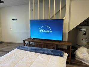 1 slaapkamer, een strijkplank/strijkijzer, reisbedje, wifi