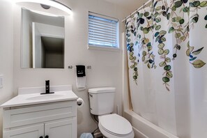 Hair dryer, towels - 😍 Updated Condo (# 3) near UO, Autzen Stadium, Amazon Park (Eugene)