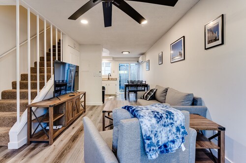 😍 Updated Condo (# 3) near UO, Autzen Stadium, Amazon Park