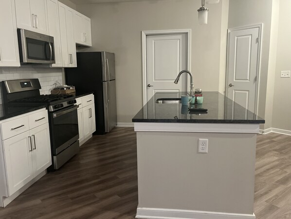 Private kitchen - 1 bedroom 1 bath 10-15 minutes to Maryland live Casino . KITCHEN. (Pasadena)