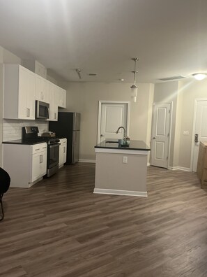 Private kitchen - 1 bedroom 1 bath 10-15 minutes to Maryland live Casino . KITCHEN. (Pasadena)