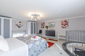 1 bedroom, iron/ironing board, travel crib, free WiFi - Modern apartment in Chiaia on two levels with panoramic terrace (Napoli)