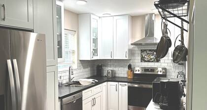 Dog Friendly Upscale Cottage with Treehouse Vibe Close to Town and Outdoor Fun