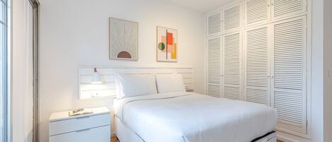 Iron/ironing board, free WiFi, bed sheets