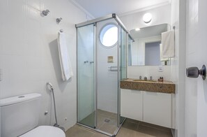 Dusche, Regendusche, Haartrockner, Handtücher