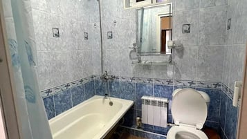 Haartrockner, Handtücher, Seife, Shampoo