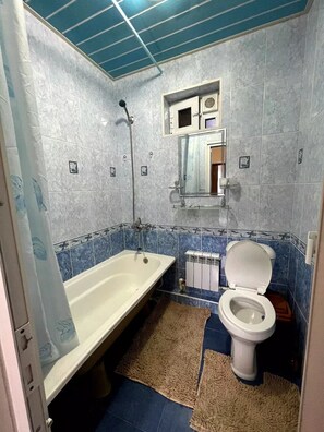 Haartrockner, Handtücher, Seife, Shampoo