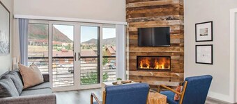Iron Mt Hot Spgs Condo #207 | Mtn Views | Sleeps 4