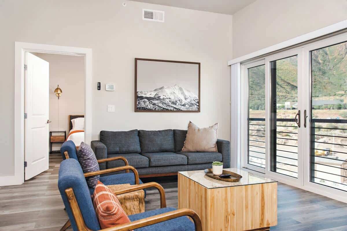 TV, fireplace, offices