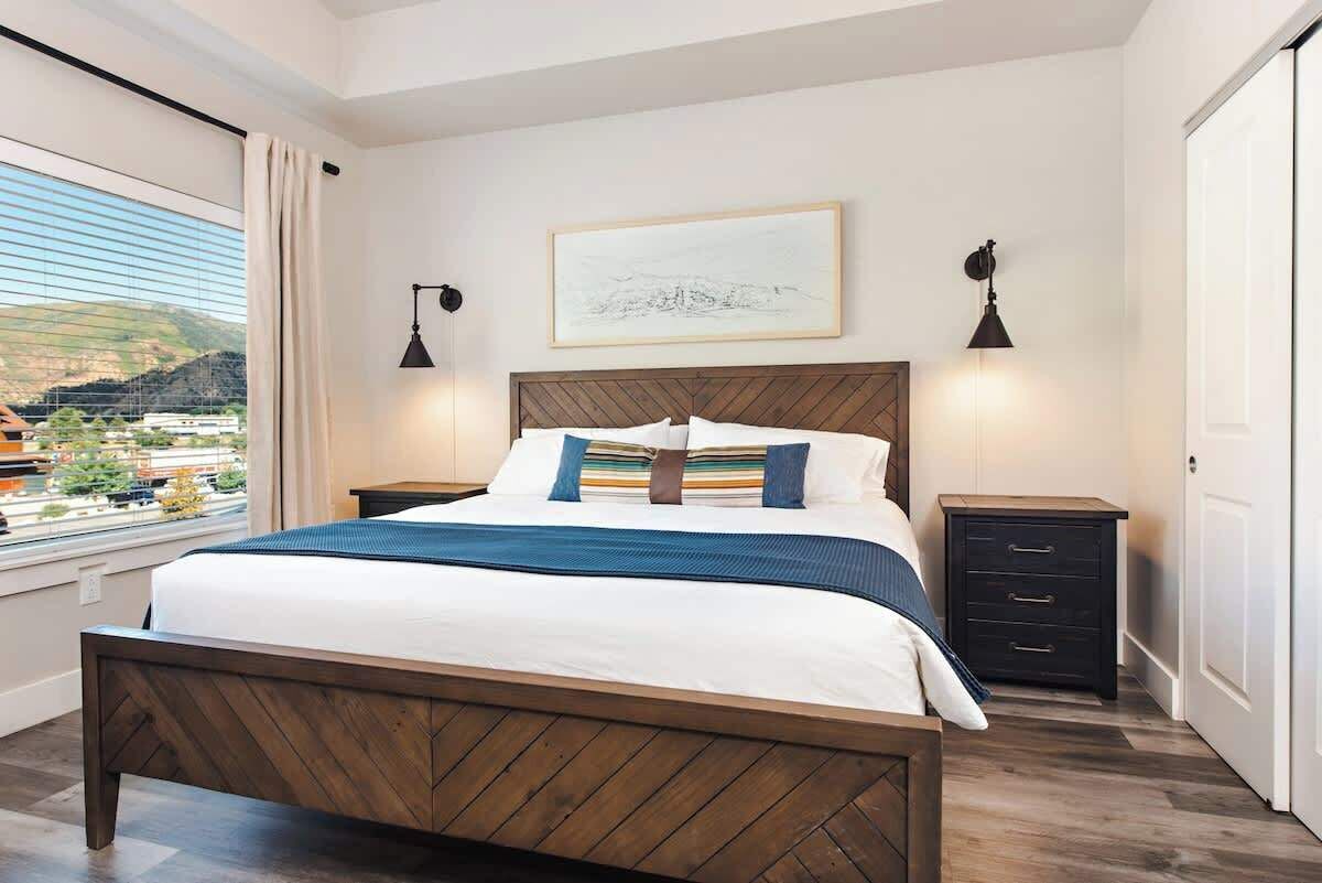 2 habitaciones, escritorio, tabla de planchar con plancha y wifi 