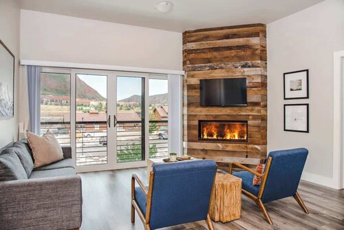 Iron Mt Hot Spgs Condo #209 | Mtn Views | Sleeps 4