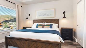 2 bedrooms, desk, iron/ironing board, WiFi