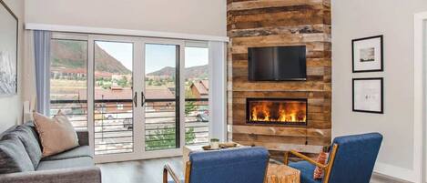 Fernseher, Kamin, Arbeitsbereiche