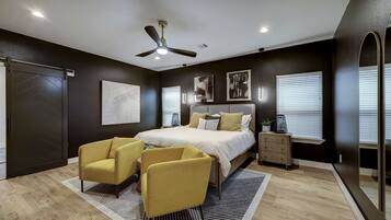 3 bedrooms, desk, iron/ironing board, travel crib