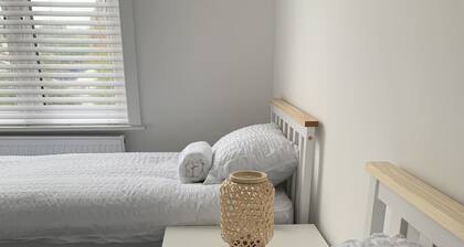 Iris home in Southsea, Portsmouth. 15 minute walk to the seafront!