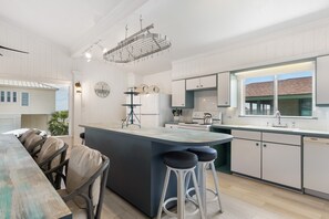 Fridge, microwave, oven, stovetop - Amazing Water Views - Well Stocked - Plenty of Parking - Close to Boat Ramp (Port Mansfield)