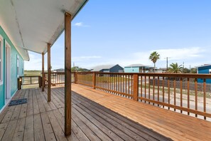 Terrace/patio - Amazing Water Views -  Well Stocked - Plenty of Parking - Close to Boat Ramp (Port Mansfield)