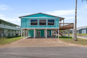 Exterior - Amazing Water Views - Well Stocked - Plenty of Parking - Close to Boat Ramp (Port Mansfield)