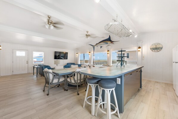 Dining - Amazing Water Views - Well Stocked - Plenty of Parking - Close to Boat Ramp (Port Mansfield)