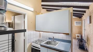 Fridge, microwave, oven, coffee/tea maker